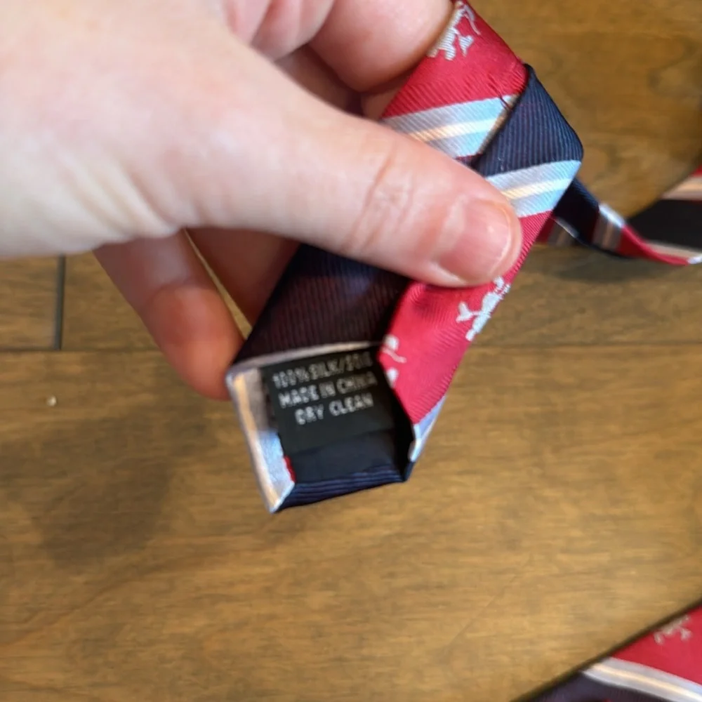 Disney‎ parks tie red and blue Mickey Mouse stripe